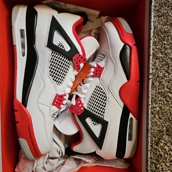 Air Jordan 4 Retro *Fire Red* 2020